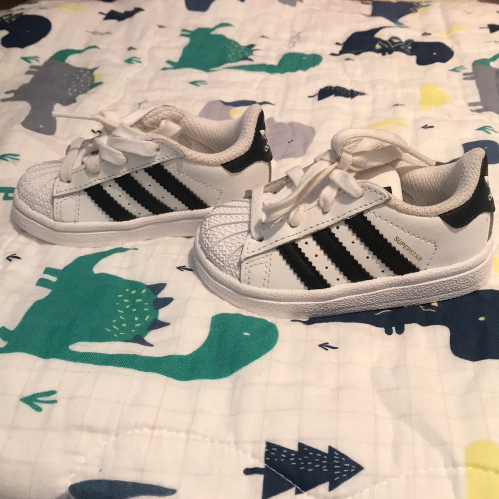 Adidas (shell toe)